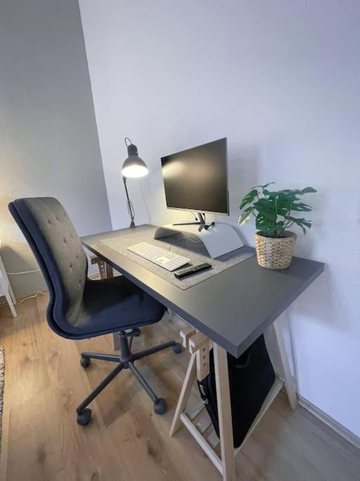 Modern Cozy Apt. -With 2 Tv, Netflix And Work Desk Essen Luaran gambar